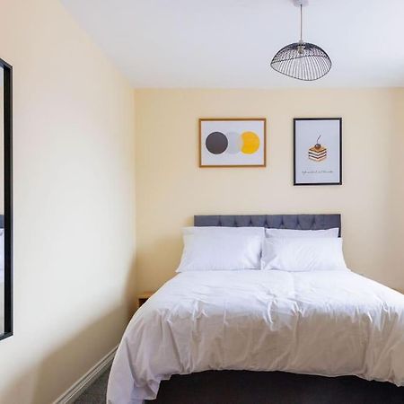 Stylish 3 Bedroom And Free Parking Thamesmead  Luaran gambar